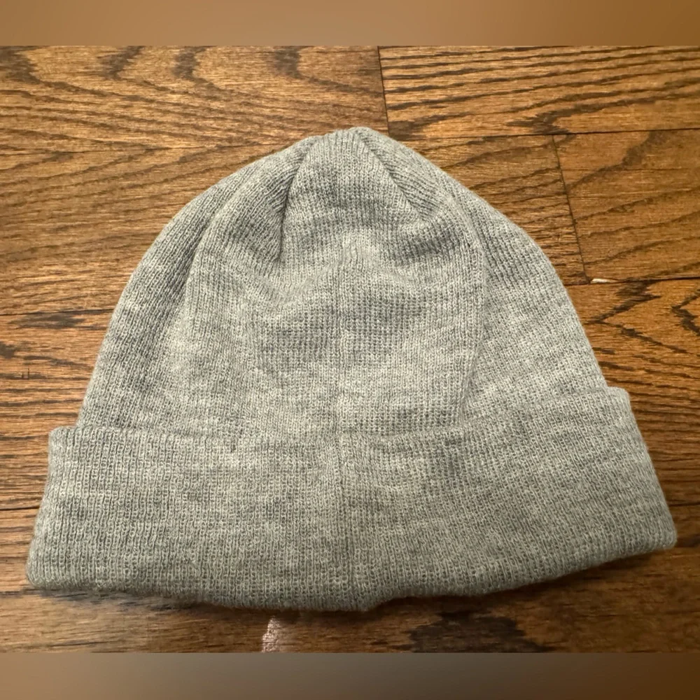 Nike Youth OSFM Gray Beanie Black Embroidered Swoosh Cuffed Winter Hat